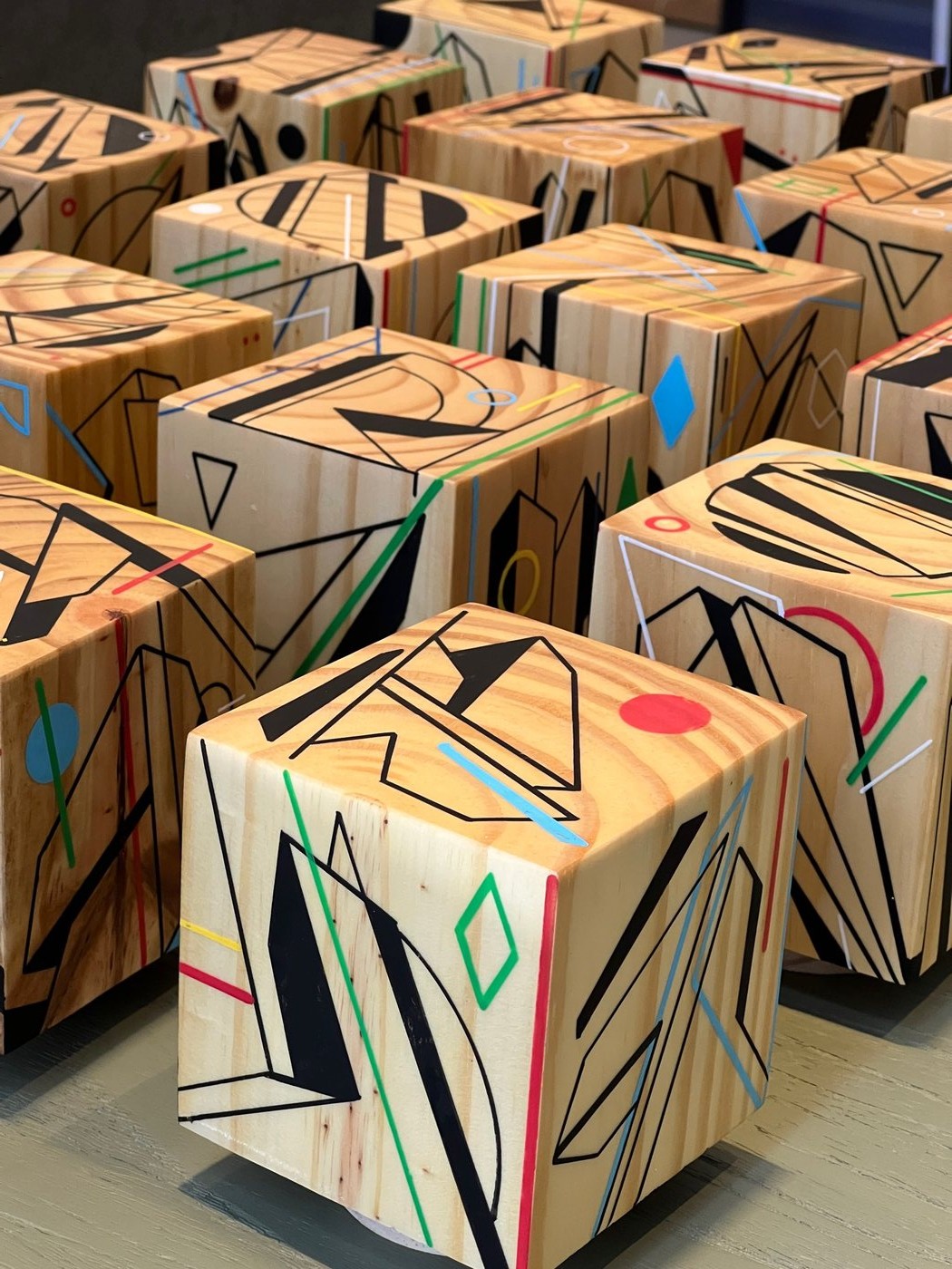 Parede de cubos de arte