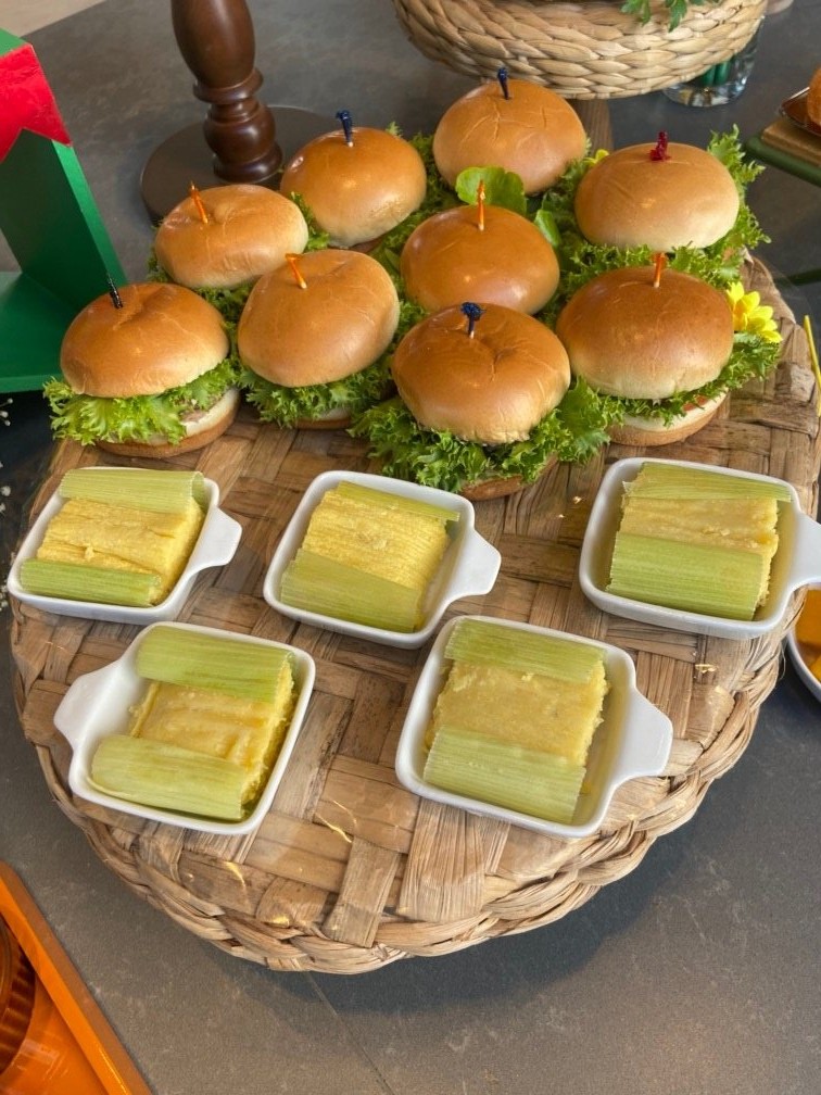Mini burgers servidos